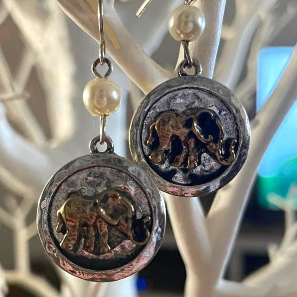 NWT Jane Marie Elephant Earrings